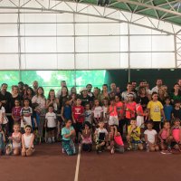  Küçük tenisçiler kupalarına kavuştu 