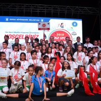 Yaz spor okullarına renkli mezuniyet  