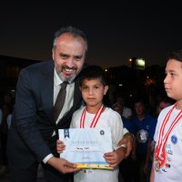 Yaz spor okullarına renkli mezuniyet  