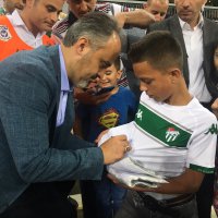 Başkan Aktaş’tan çocuklara Bursaspor forması  