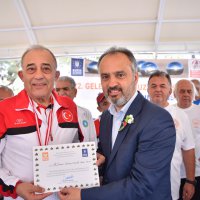  Huzurevi’nde kermes coşkusu 