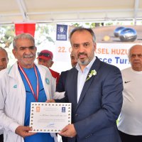  Huzurevi’nde kermes coşkusu 