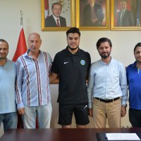 Sharifi imzayı attı 