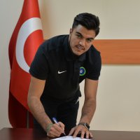 Sharifi imzayı attı 