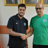 Sharifi imzayı attı 