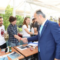 Üniversite öğrencilerine aşure ikramı 