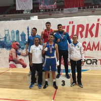 Boksörlerden 4 madalya 