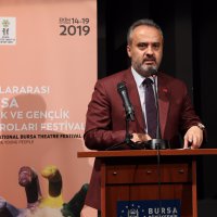 Tiyatronun coşkusu Bursa’yı sardı 