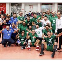 Efeler galibiyetle başladı 