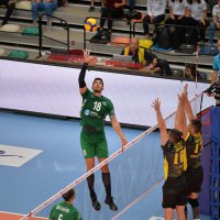 Efeler galibiyetle başladı 