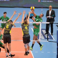 Efeler galibiyetle başladı 