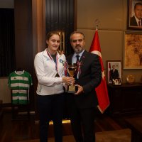 Masa tenisinin kraliçesi Büyükşehir’de  