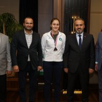 Masa tenisinin kraliçesi Büyükşehir’de  