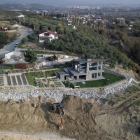 Kaçak villa yıkıldı  