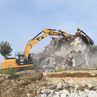 Kaçak villa yıkıldı  