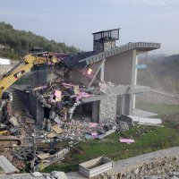 Kaçak villa yıkıldı  