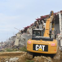 Kaçak villa yıkıldı  