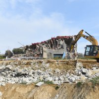 Kaçak villa yıkıldı  