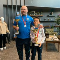 Satranççılar üç koldan kürsüye 