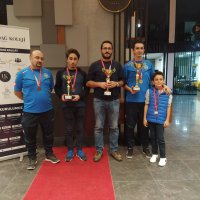 Satranççılar üç koldan kürsüye 