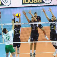 Büyükşehir'in Efeleri Arkas’a set vermedi 