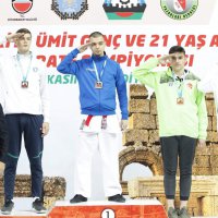 Karatecilerden 3 madalya 