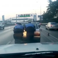 Zabıta yolda bırakmadı  