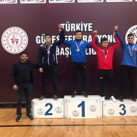 Yıldızlardan iki madalya 