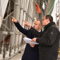 Timsah kafaya kavuşuyor 