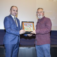 “Yakın tarihi yazmam, çünkü üzülüyorum” 