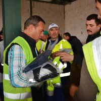 Mevsimlik iş kıyafetleri dağıtıldı 