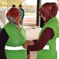 Mevsimlik iş kıyafetleri dağıtıldı 