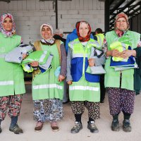 Mevsimlik iş kıyafetleri dağıtıldı 