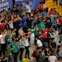 Efeler taraftarına kazandırıyor 