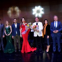 Şarkılar sanat güneşi için seslendirildi 