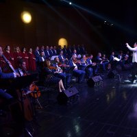 Şarkılar sanat güneşi için seslendirildi 