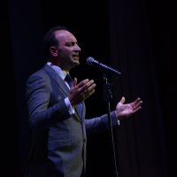 Şarkılar sanat güneşi için seslendirildi 