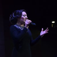 Şarkılar sanat güneşi için seslendirildi 