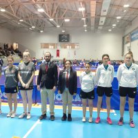 Masa tenisi dört dörtlük 