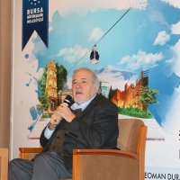 Kitap fuarına İlber Ortaylı akını 