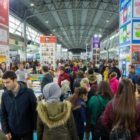 Ünlü yazarlar okurlarıyla buluştu 