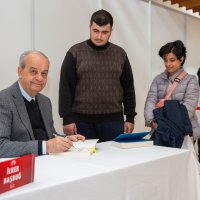 Ünlü yazarlar okurlarıyla buluştu 