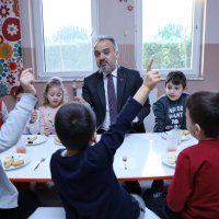 Başkan Amca’dan ballı ekmek  