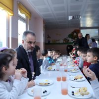 Başkan Amca’dan ballı ekmek  