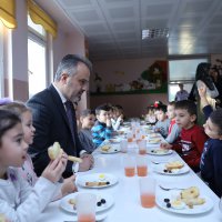 Başkan Amca’dan ballı ekmek  