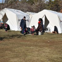 Depremzedelerin yaraları sarılıyor 