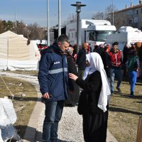 Depremzedelerin yaraları sarılıyor 