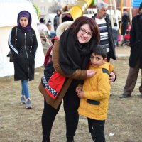 Depremzedelerin yaraları sarılıyor 