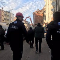 Depremzedelerin yaraları sarılıyor 