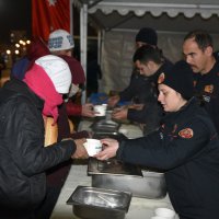 Depremzedelerin yaraları sarılıyor 